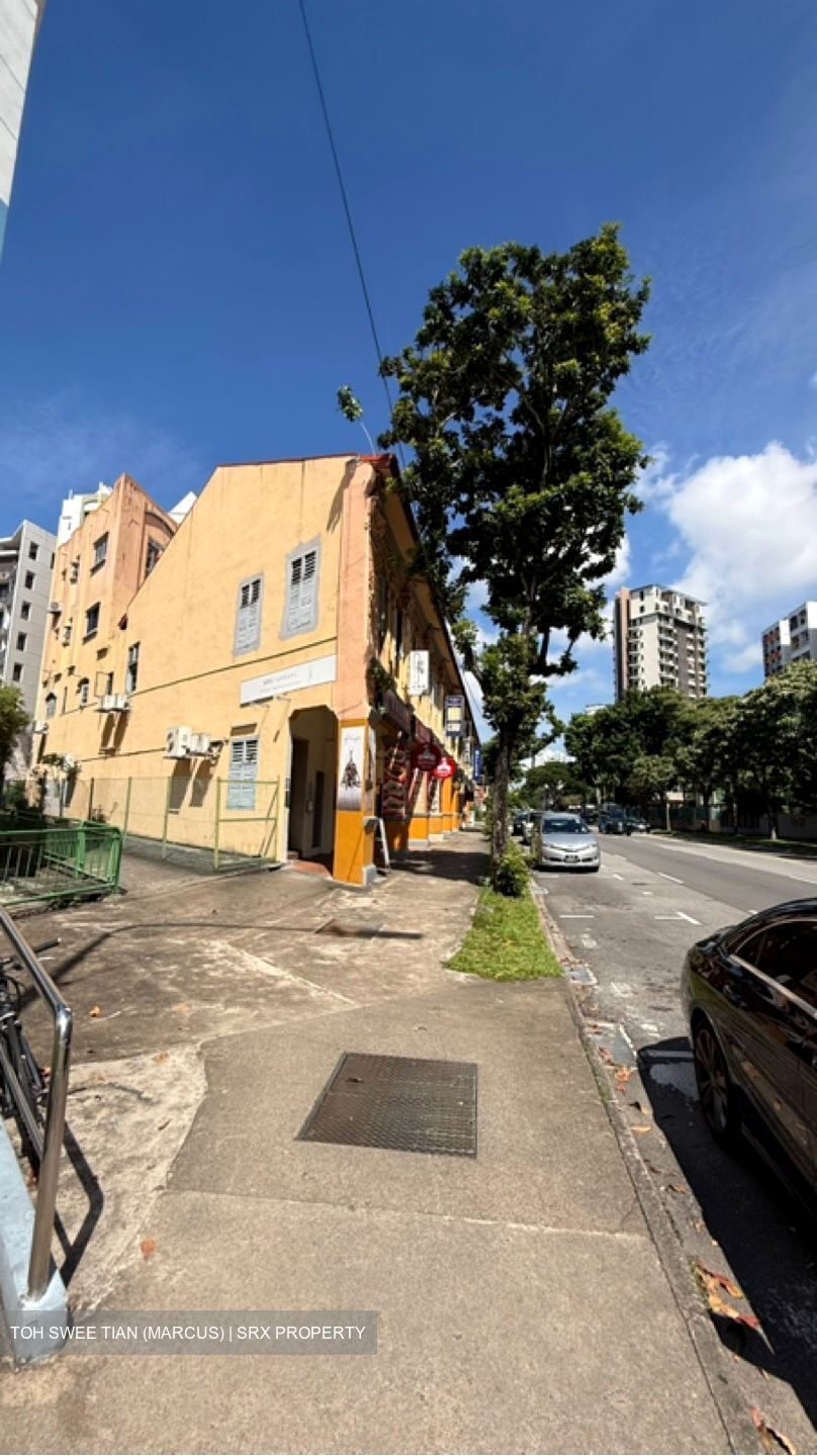Sims Avenue Centre (D14), Retail #556692951